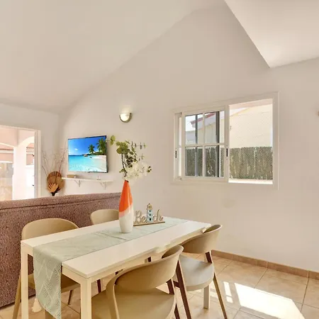 Georgina Semesterbostad